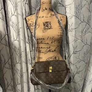 New Fashion Inspired Item (BAG)